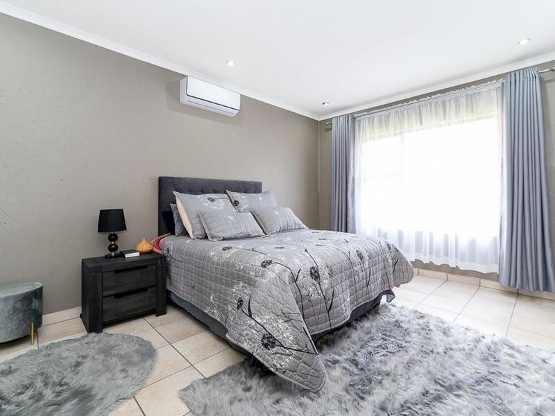 STUNNING CLUSTER WITH SUPERIOR FINISHES - Photo 8