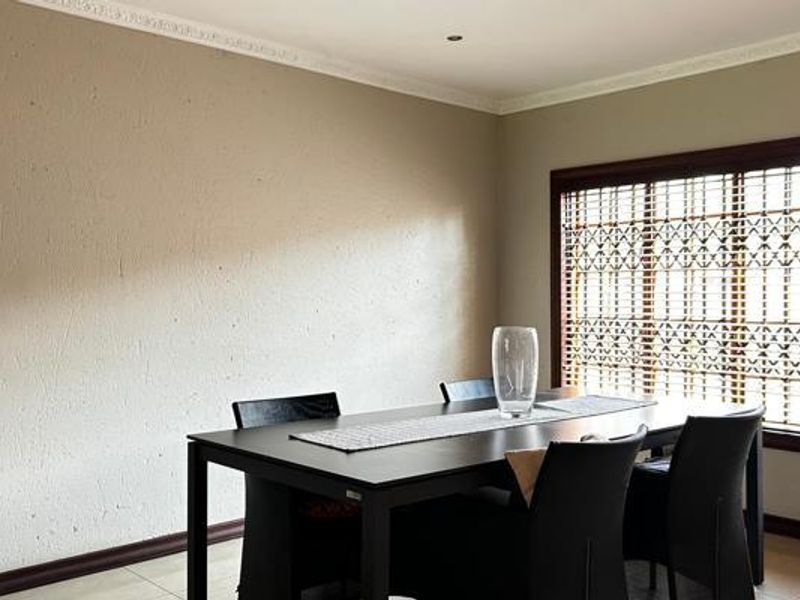 Grab this beautiful house - Photo 4