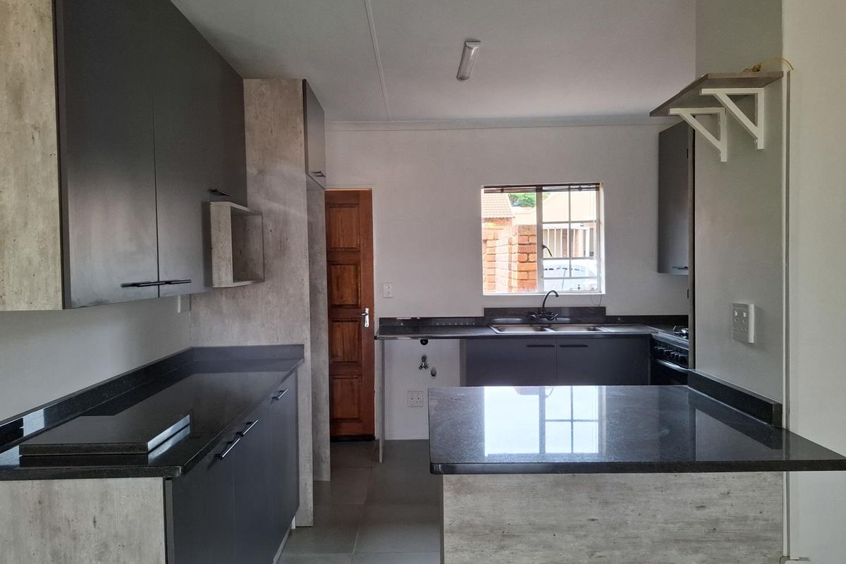 Newly Renovated 2-Bedroom Gem for Sale – Lee Park, Elarduspark, Pretoria - Photo 5