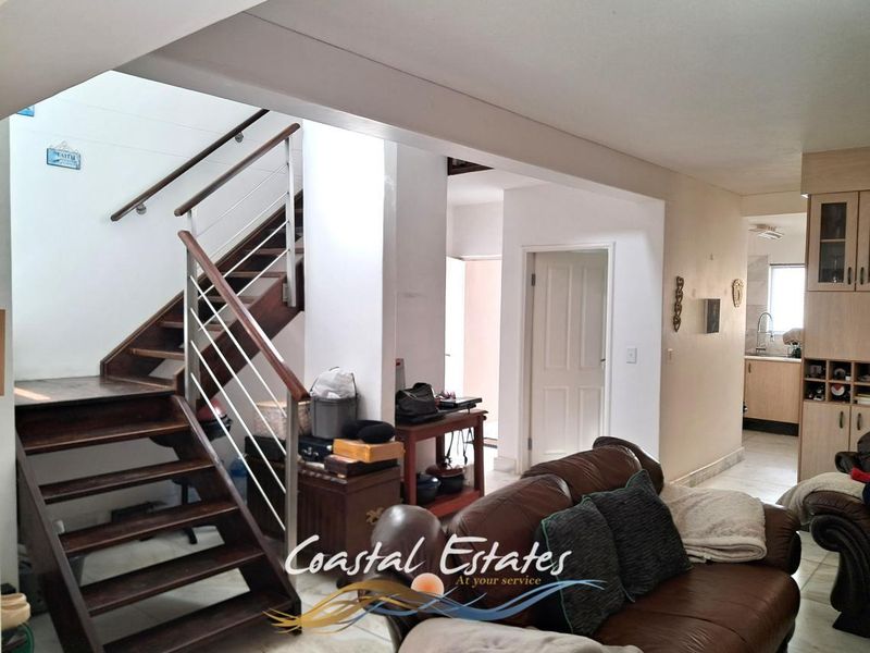Stunning Waterfront Townhouse Just Steps from the Ocean - Photo 9