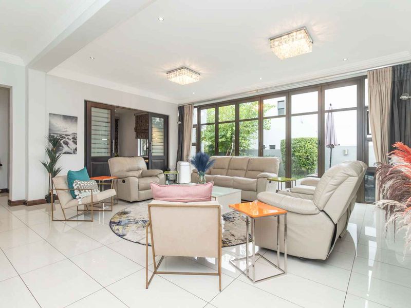 Spacious Double Story Cluster in a Lifestyle Estate - Photo 10