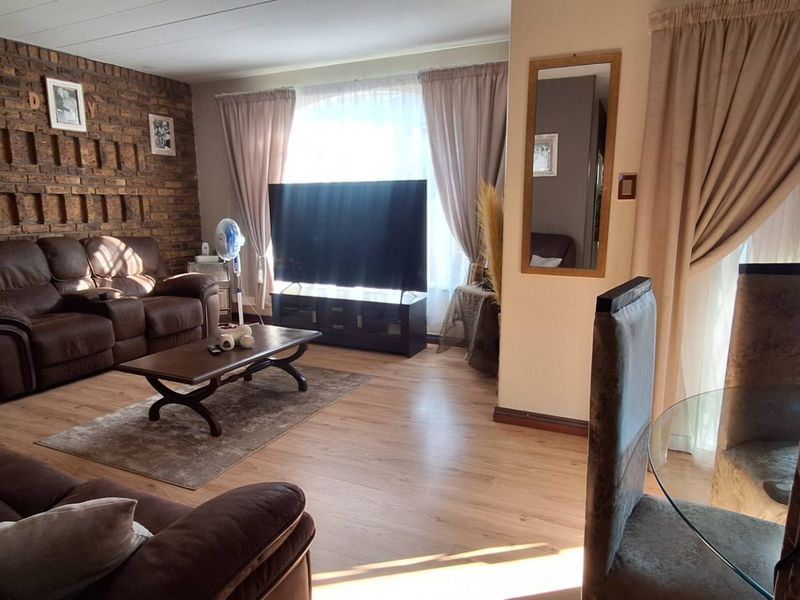 Safe & Secure Lock-up & Go Duplex - Photo 4