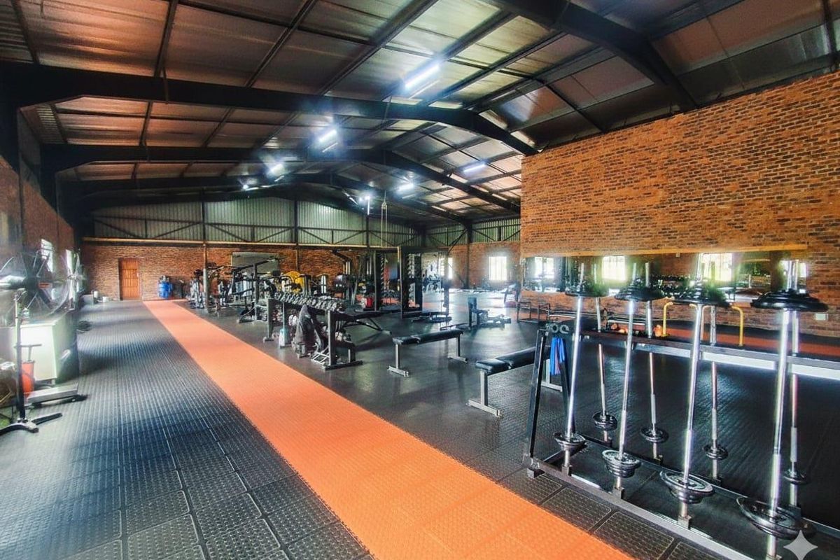 Warehouse + Farm House 20,000m2 agricultural property - Photo 4