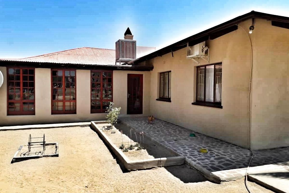 HOUSE FOR SALE IN BETHANIE - NAMIBIA - Photo 2