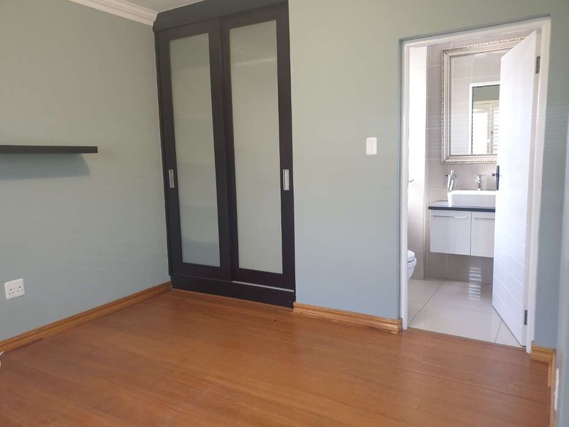 Beautiful 4 Bedroom House in Tranquil settings - Photo 9