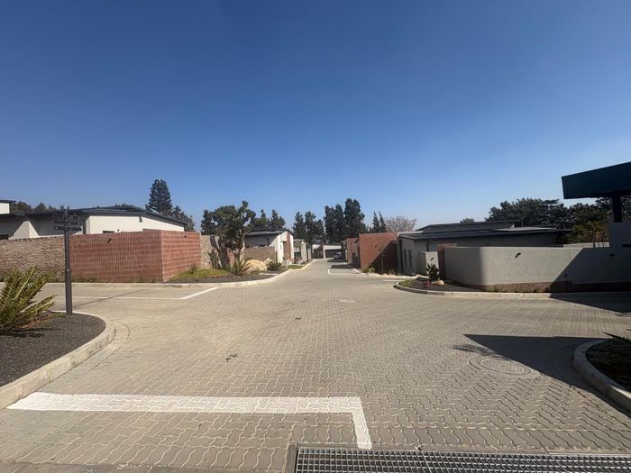 Property #2517991, Cluster Rental Monthly in Kyalami Hills