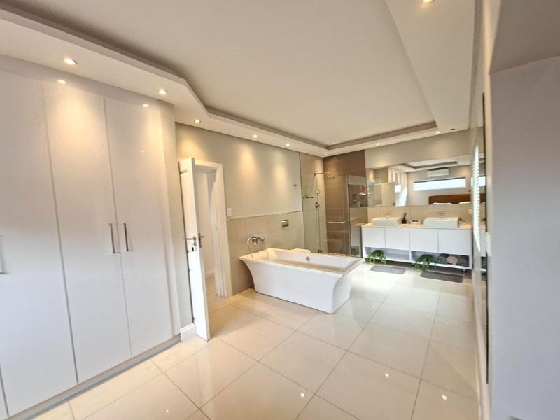 Luxury, Style &amp; Sophistication in a Prestigious Eco Estate - Photo 10