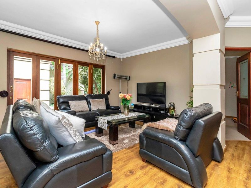 Classical family home in tranquil Kyalami Estate - Photo 10