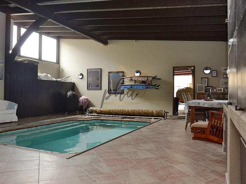 For Sale: Luxurious Beachfront Home with four bedrooms in Swakopmund - Photo 3