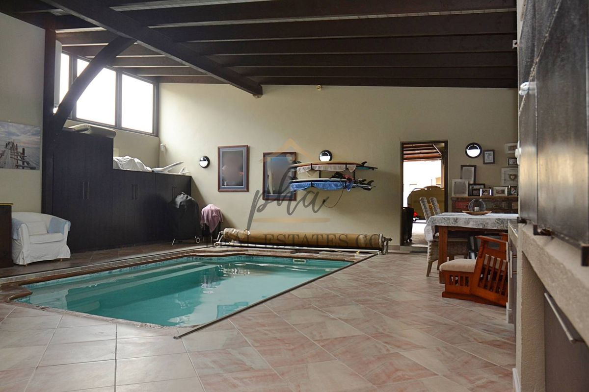 For Sale: Luxurious Beachfront Home with four bedrooms in Swakopmund - Photo 3