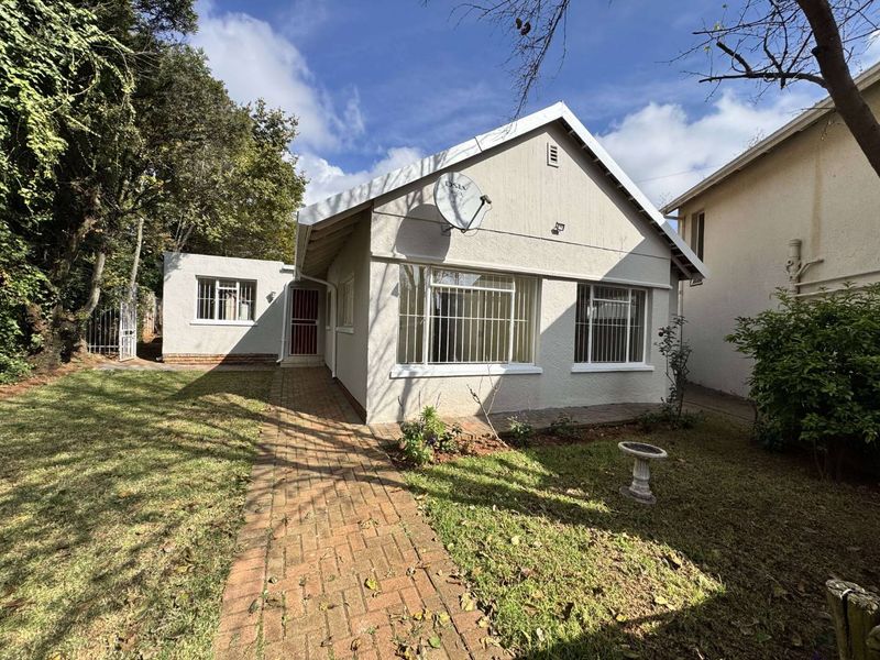 Spacious & Pet-Friendly 3 Bedroom Townhouse with Large Garden and Modern Comforts - Photo 2