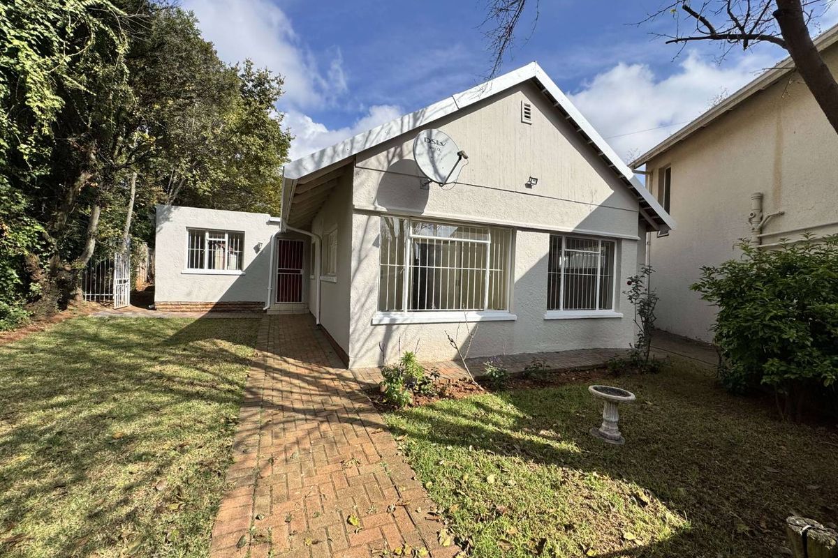Spacious & Pet-Friendly 3 Bedroom Townhouse with Large Garden and Modern Comforts - Photo 2
