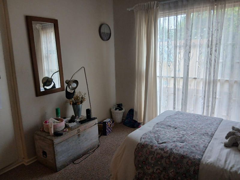 House for Sale with a Flat – Spacious Family Living - Photo 3