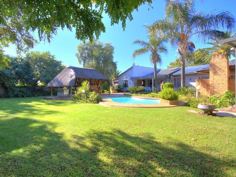 Massive Immaculate family home in prime Brackenhurst! - Photo 2