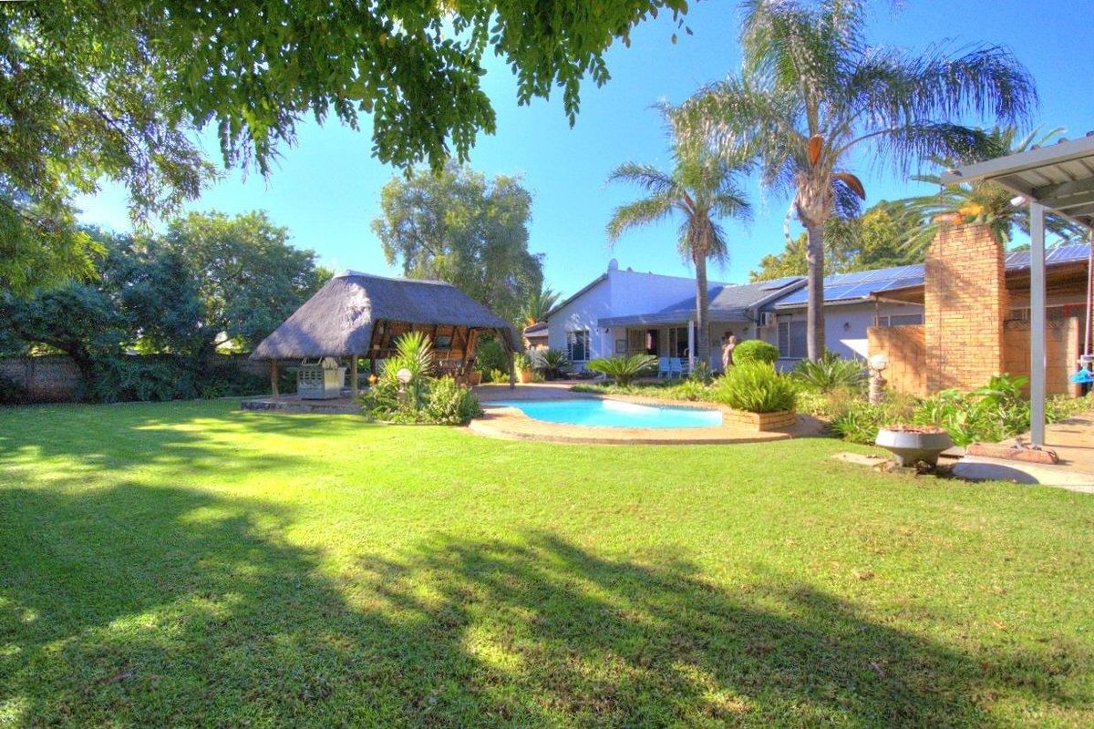 Massive Immaculate family home in prime Brackenhurst! - Photo 2