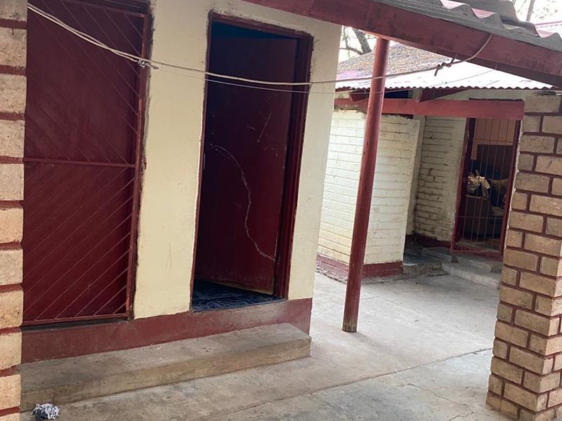 2 Bedroom House For Sale/5 Back Units(Rooms) - Photo 4