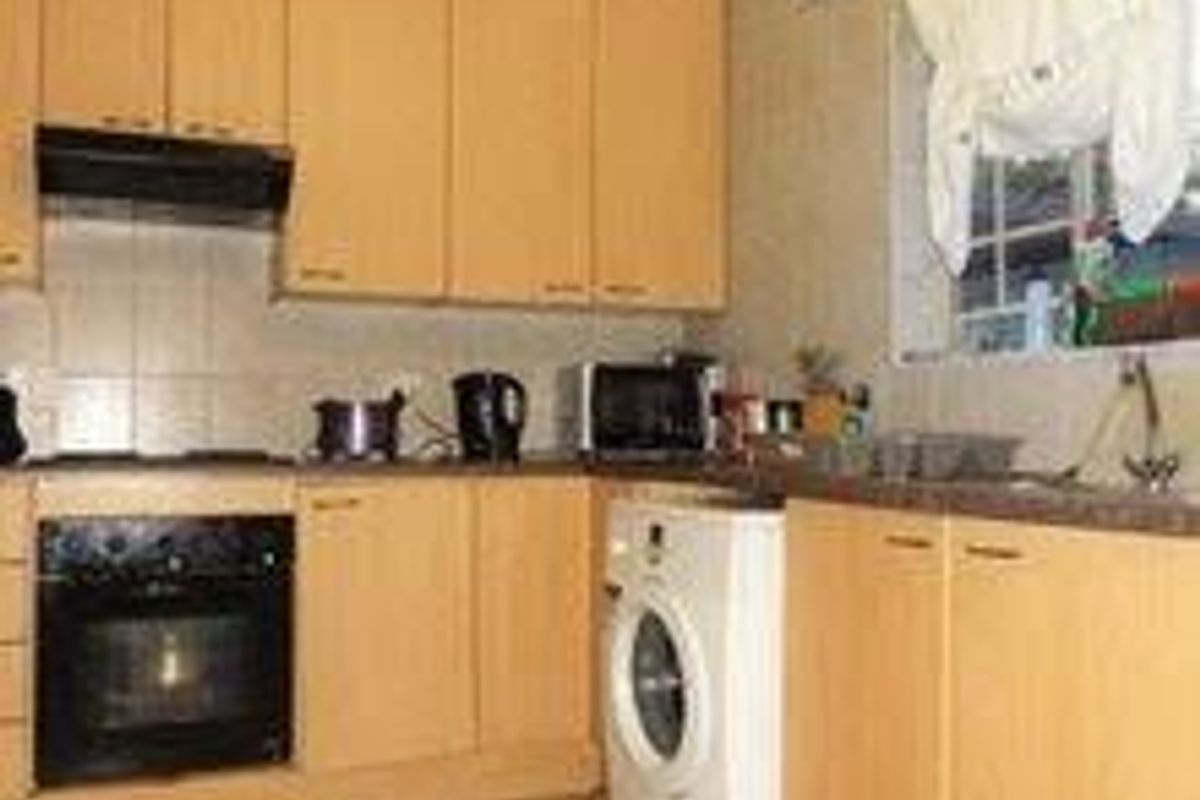 Comfortable 2 Bed Garden Duplex Garden apartment in a Secure and Peaceful Setting - Photo 2