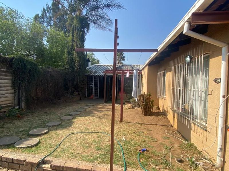 Welcome to Elegance: Spacious Home with Luxurious Features! - Photo 6