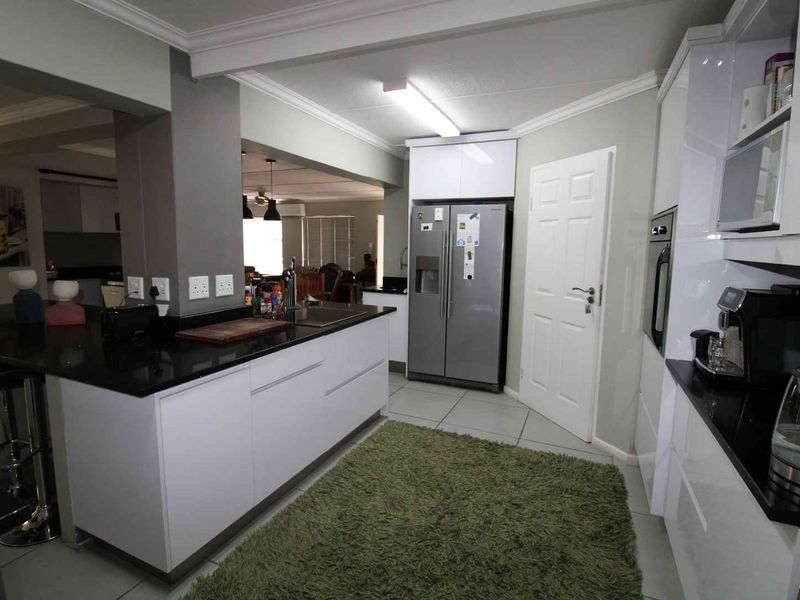 Modern Secure Living Townhouse with an Bachelor Flat - Photo 2