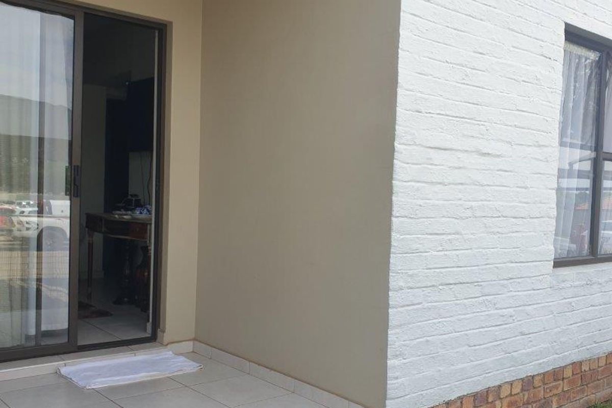 Cozy two-bedroom ground floor apartment for sale in Brentwood Park, Benoni - Photo 3