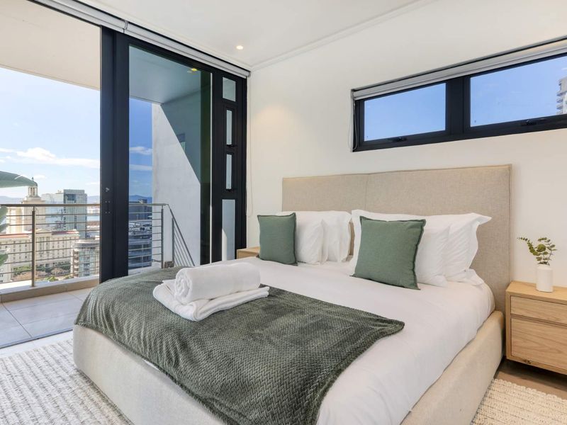 Airbnb-Ready Gem in Cape Town’s Hottest Address - Photo 4