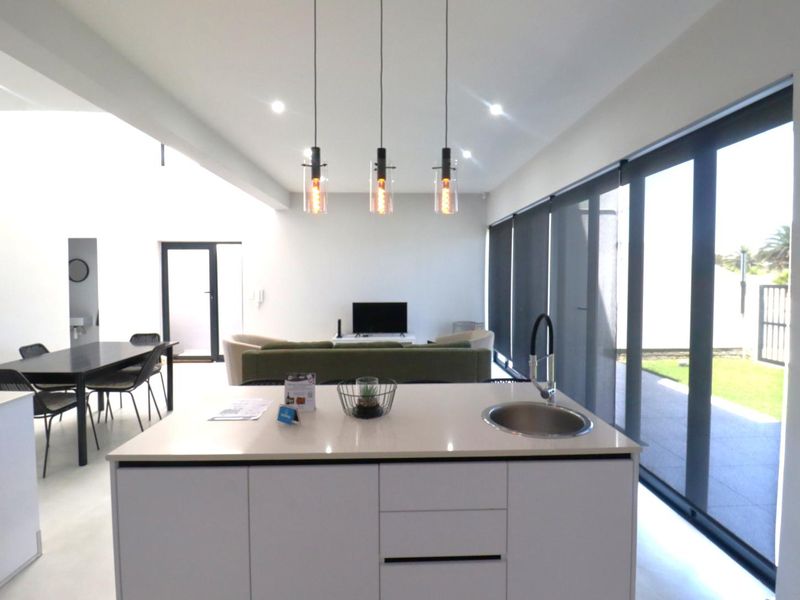 Luxury 3-Bedroom Townhouse Overlooking the Namib Dunes, Perfect Home or Airbnb Investment - Photo 10