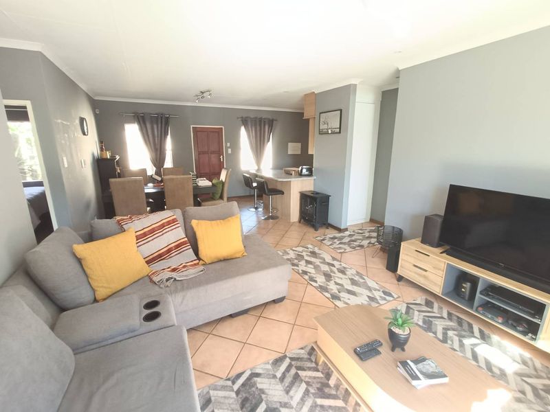 BEAUTIFUL TOWNHOUSE FOR SALE IN SECURE COMPLEX!!!! - Photo 10