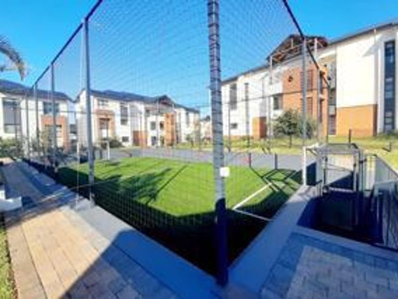 Stunning 3 Bedroom Unit - Photo 8