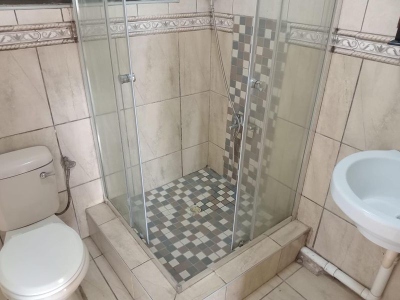 Discover comfortable and modern living in this well-maintained 2-bedroom home, perfectly designed for convenience and easy everyday living. - Photo 10
