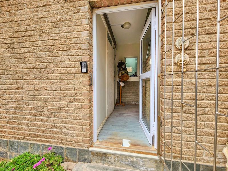 Ext 3 (North Dune), Henties Bay:  Beachfront Townhouse WITH FLAT is for sale - Photo 9