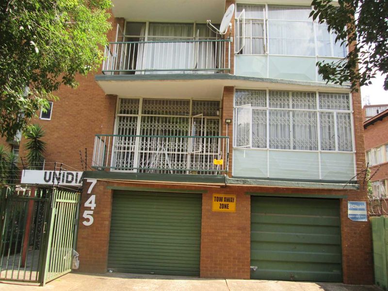 VERY BEAUTIFUL NEAT AND CLEAN BACHELOR FLAT FOR SALE IN ARCADIA PRETORIA - Photo 4