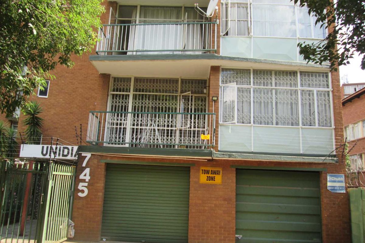 VERY BEAUTIFUL NEAT AND CLEAN BACHELOR FLAT FOR SALE IN ARCADIA PRETORIA - Photo 4