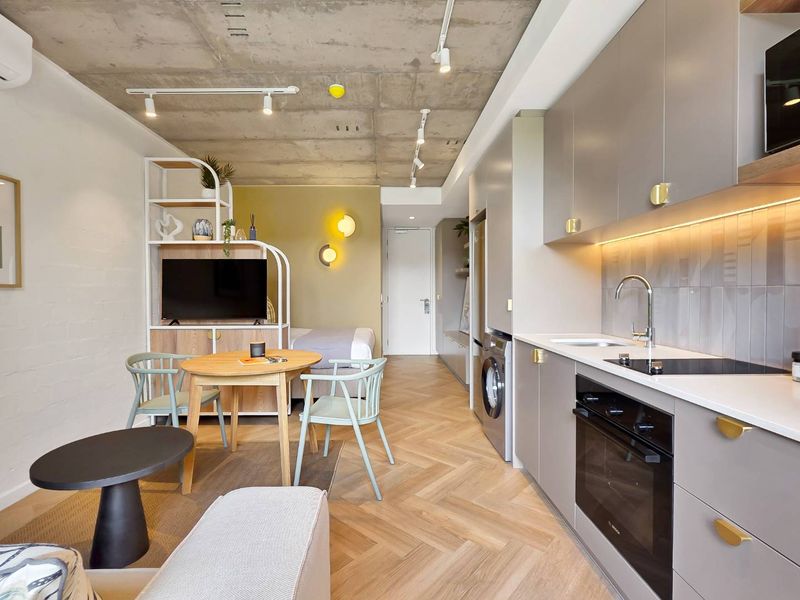 Brand New Fully Furnished Studio - Photo 6