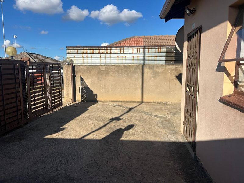 Clayville Ext 45 - R 900 000 , 2 bed , 1 Bath - Photo 10