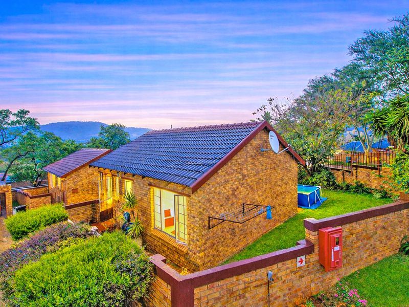 Perfect Lock-Up and Go Townhouse with Private Garden - Photo 9