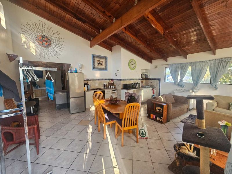 Stunning Top floor 2-Bedroom Apartment in the Heart of St Lucia Estuary – iSimangaliso Wetlands Park. - Photo 4