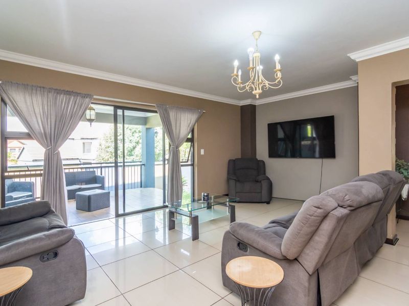 Beautiful family home awaits you - Photo 7