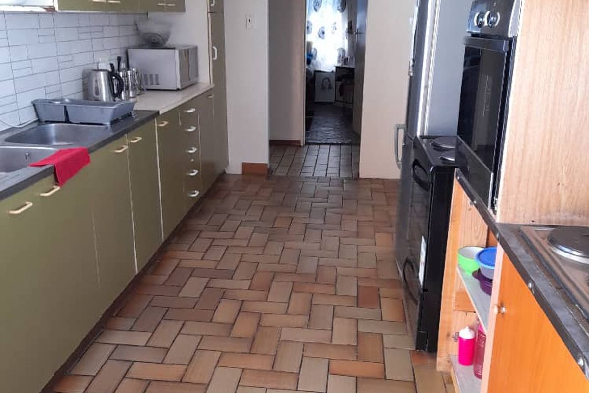 Beautiful House For Sale in Khomasdal - Photo 2