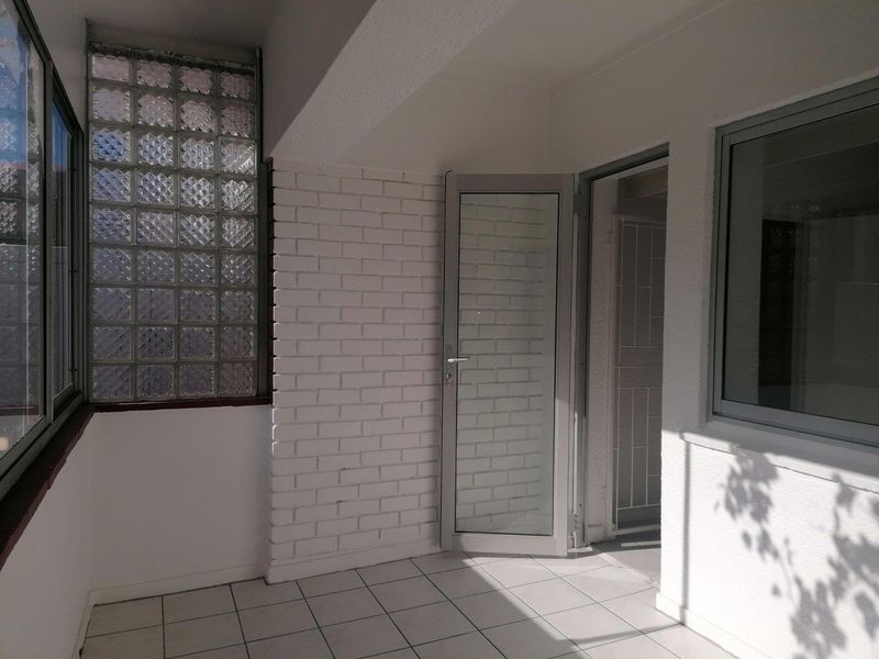 SUNNY GROUND FLOOR APARTMENT - Photo 10