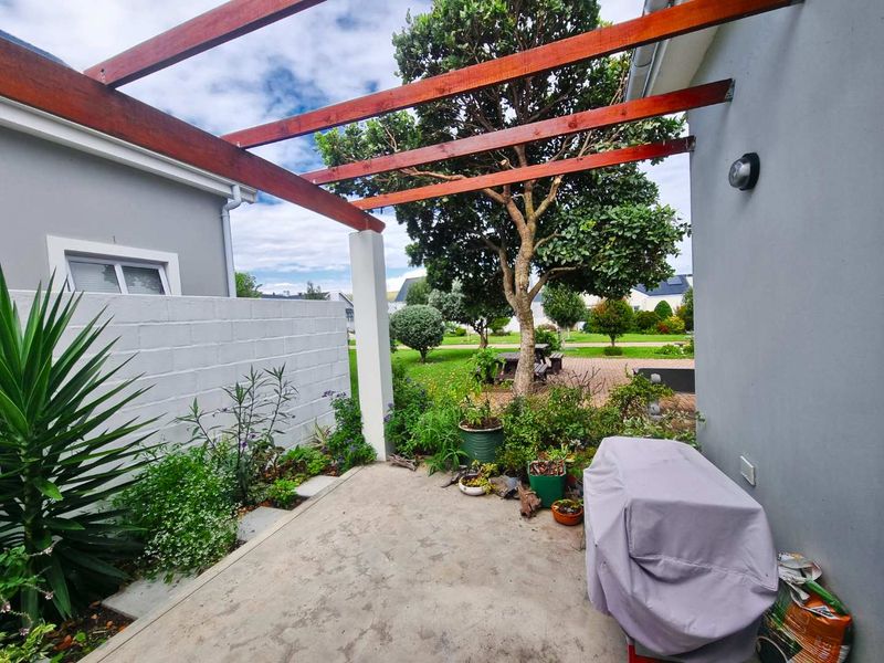 Effortless Living in The Avenues Estate, Sandbaai - Photo 2