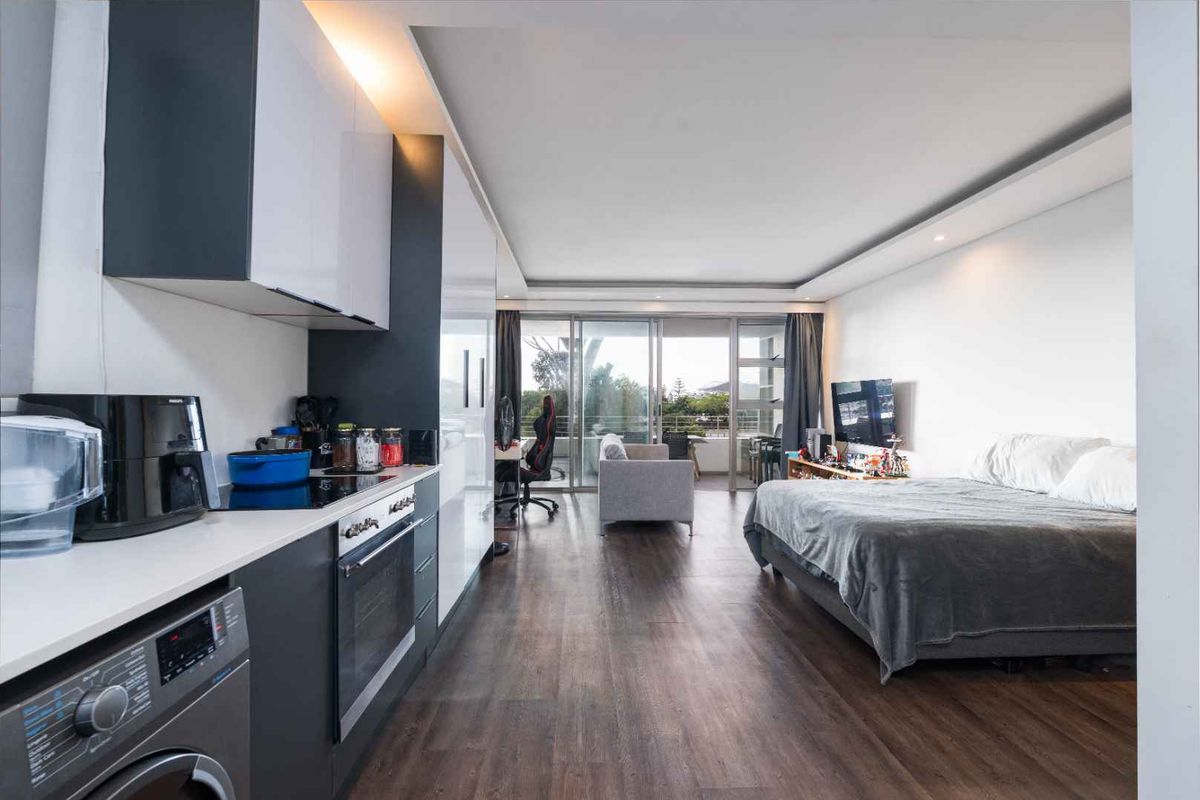 Modern Studio in prime location! - Photo 2