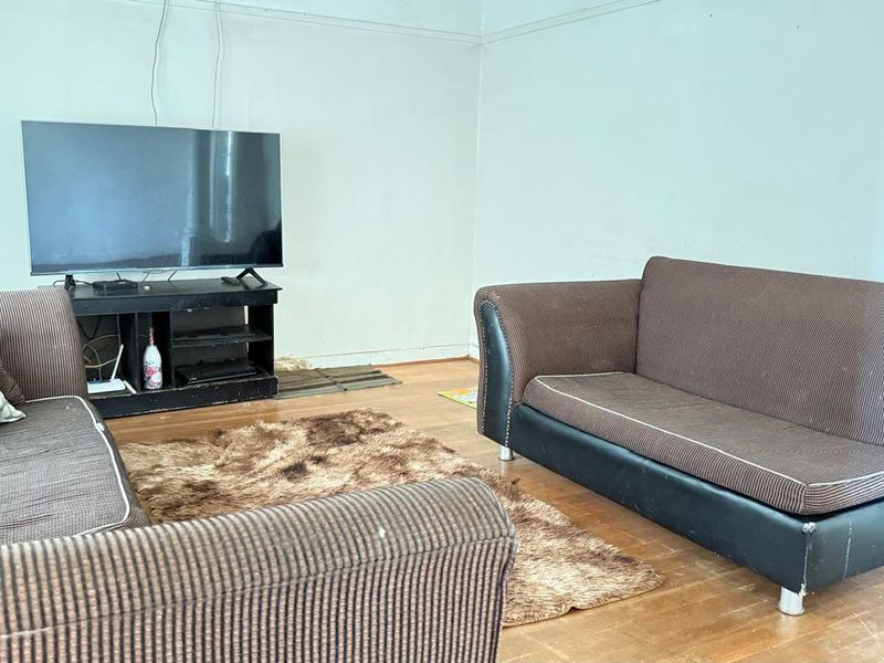 Convenient Living: 3-Bed Home with Extra Income Options - Photo 3