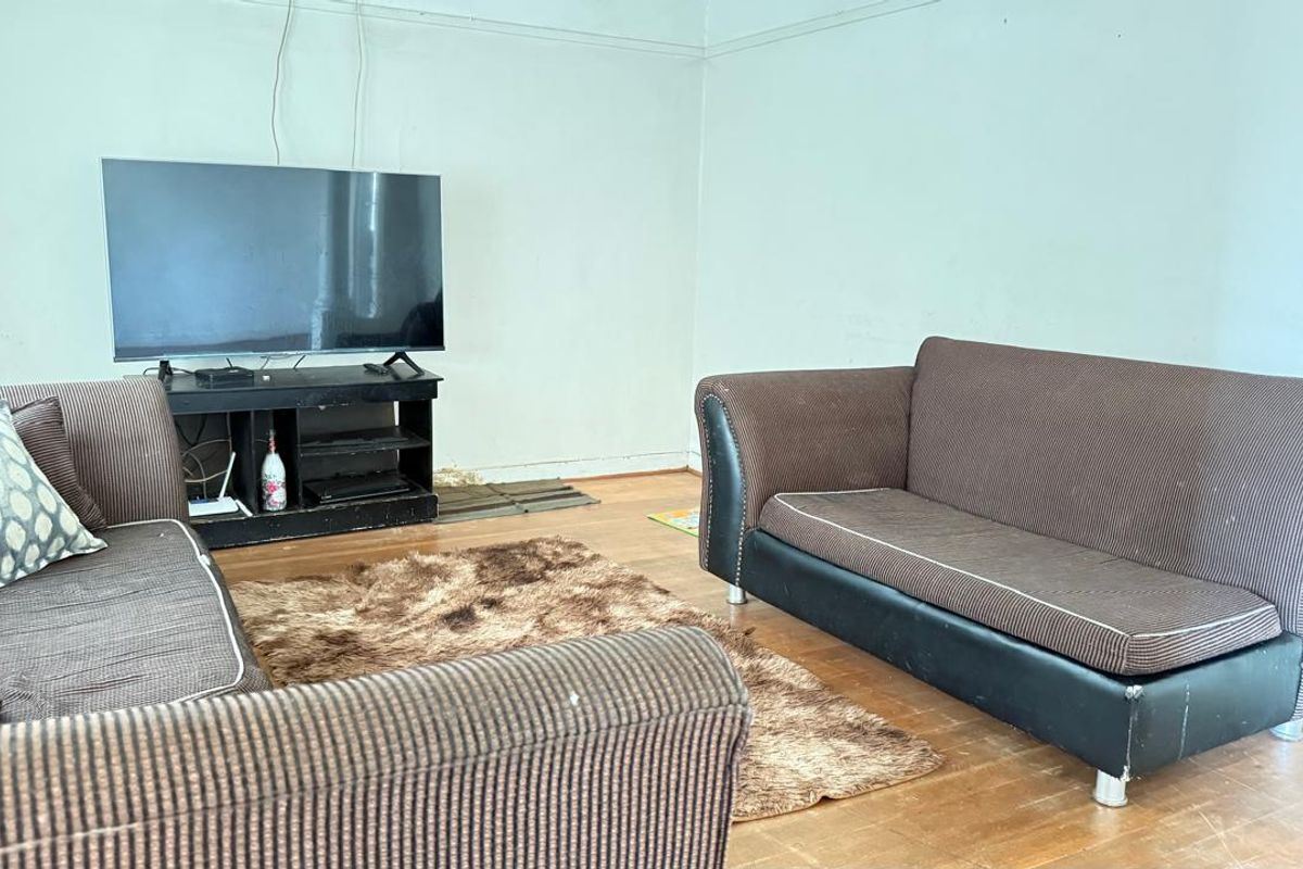 Convenient Living: 3-Bed Home with Extra Income Options - Photo 3