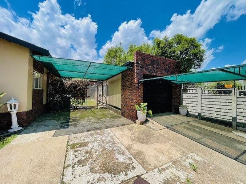 Alberton North Gem: Ideal for First-Time Buyers! - Photo 3