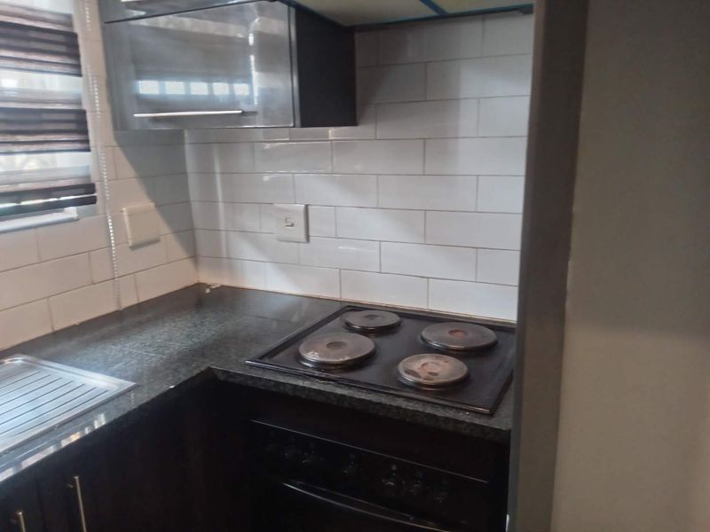 TWO BEDROOM TOWNHOUSE FOR SALE IN DAWN PARK - Photo 4