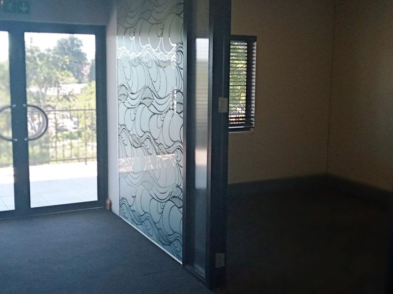 241m2 First-Floor Office with Balcony – Central Hillcrest - Photo 8