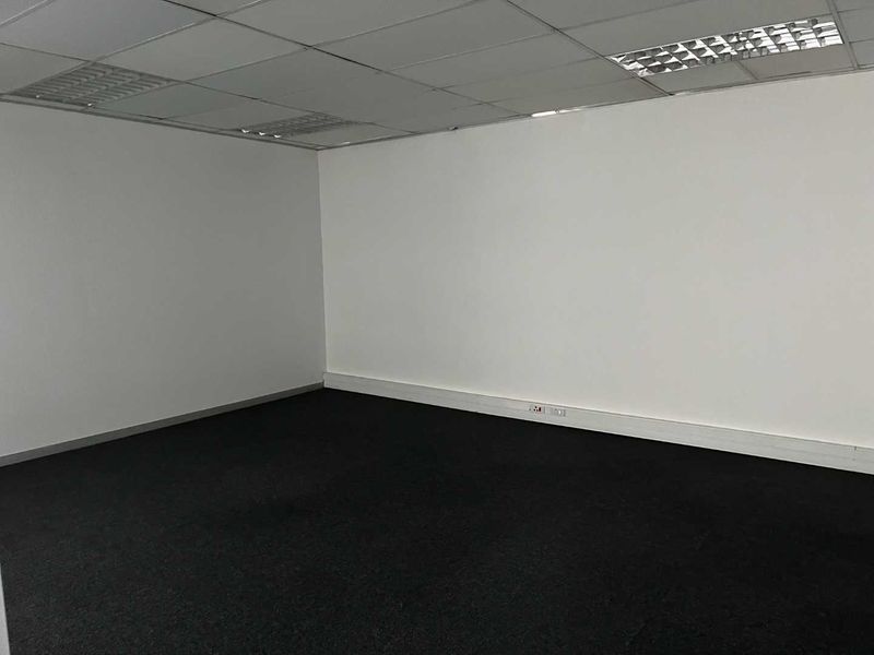 Superb Views & Air Conditioned Offices in Milnerton - Photo 9