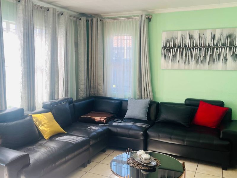 House in Leopard Rest Estate - Photo 2