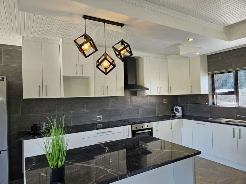 Modern 3 Bedroom home to let overlooking Sundays River - Photo 4