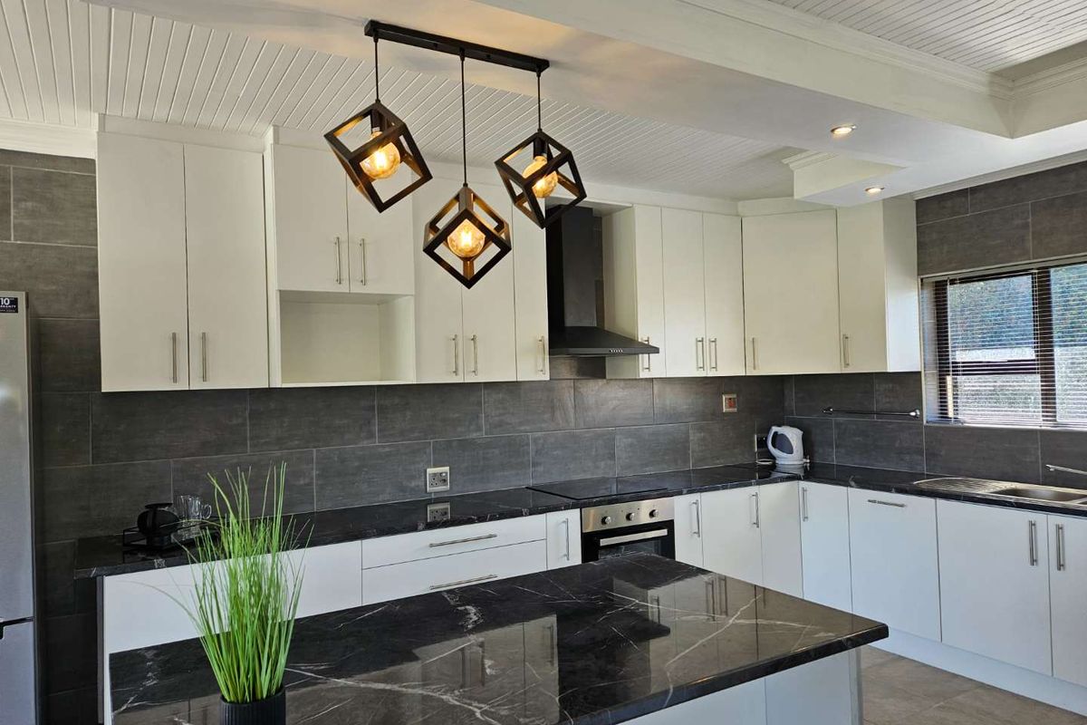 Modern 3 Bedroom home to let overlooking Sundays River - Photo 4